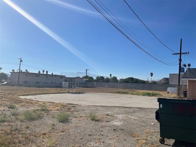 407 Iowa Avenue, Riverside, CA 92507