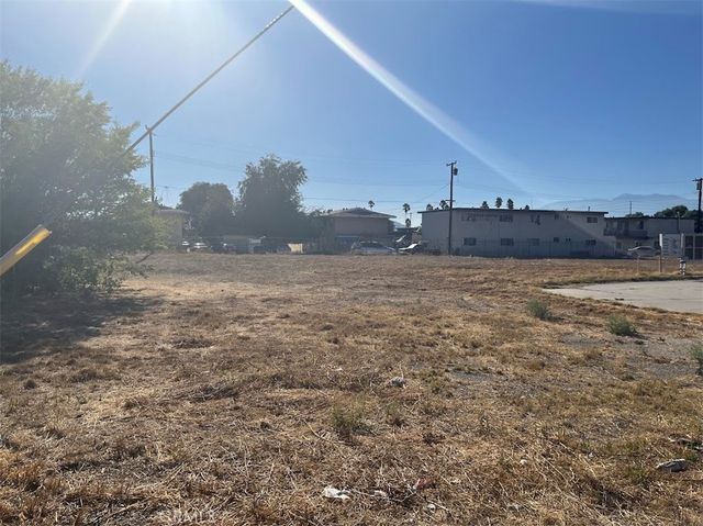 407 Iowa Avenue, Riverside, CA 92507