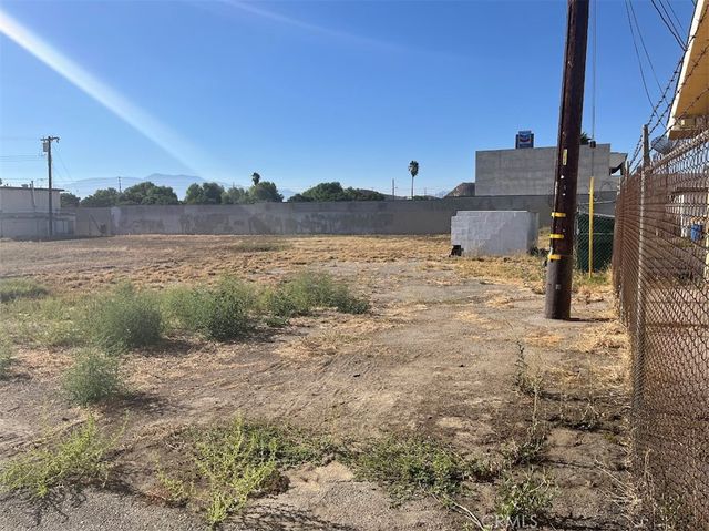 407 Iowa Avenue, Riverside, CA 92507