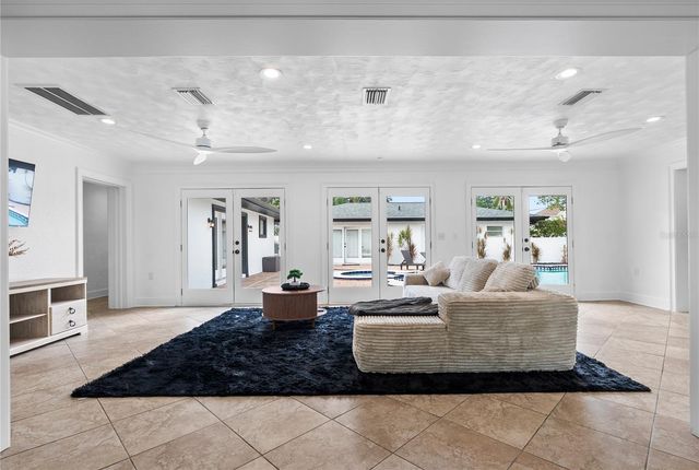 516 W DAVIS BOULEVARD, Tampa, FL 33606