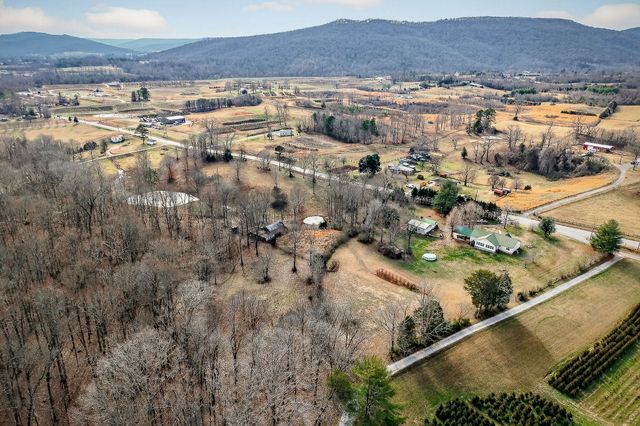 5869 Beersheba Hwy, Mcminnville, TN 37110