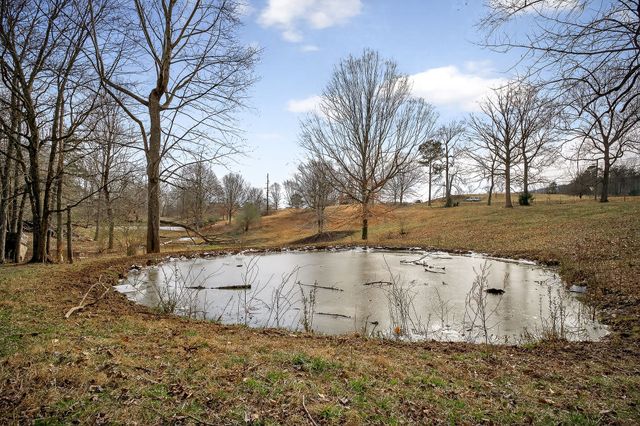 5869 Beersheba Hwy, Mcminnville, TN 37110