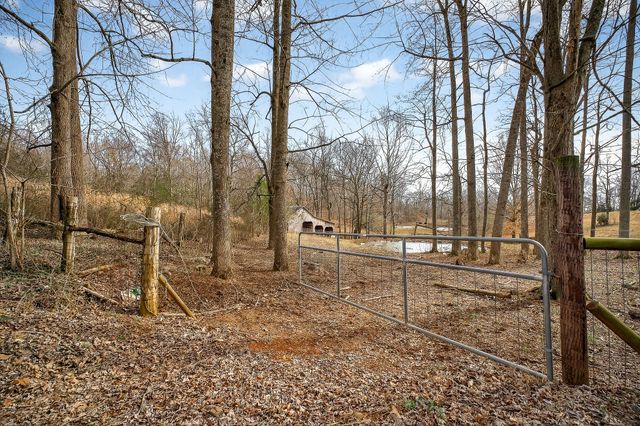 5869 Beersheba Hwy, Mcminnville, TN 37110