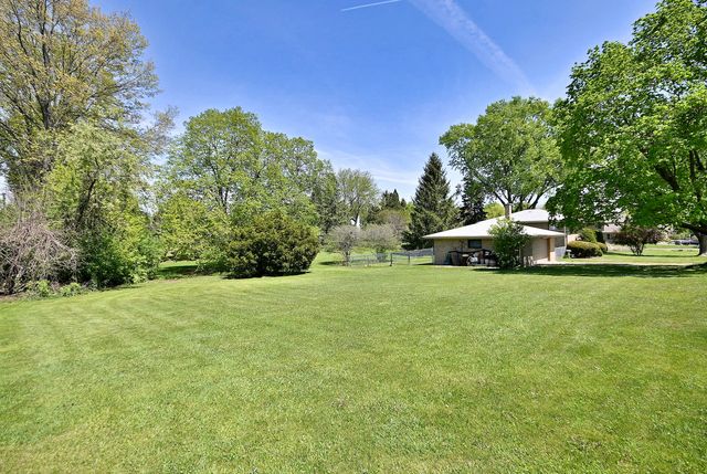 1030 W Kenilworth Avenue, Palatine, IL 60067