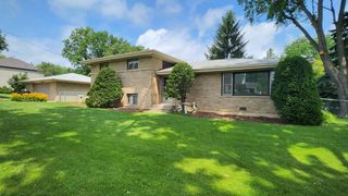 1030 W Kenilworth Avenue, Palatine, IL 60067
