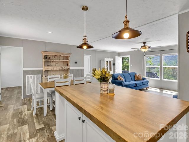 424 Arrington Acres Drive, Waynesville, NC 28786