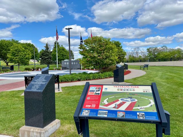 2075 Cardinal Glen, North Saint Paul, MN 55109