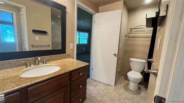 5043 Buckingham, Troy, MI 48098