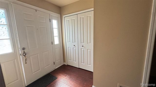 5043 Buckingham, Troy, MI 48098