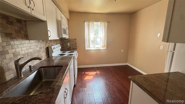5043 Buckingham, Troy, MI 48098