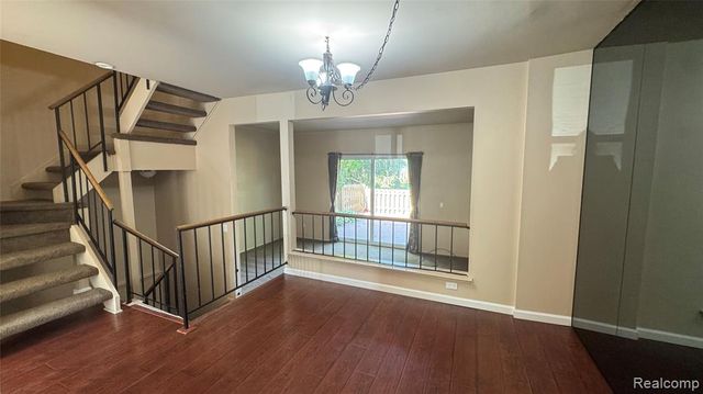 5043 Buckingham, Troy, MI 48098