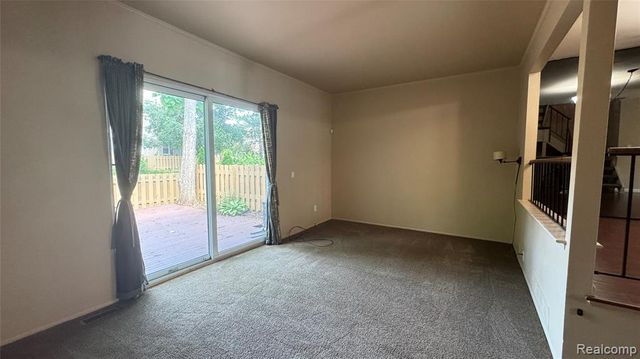 5043 Buckingham, Troy, MI 48098