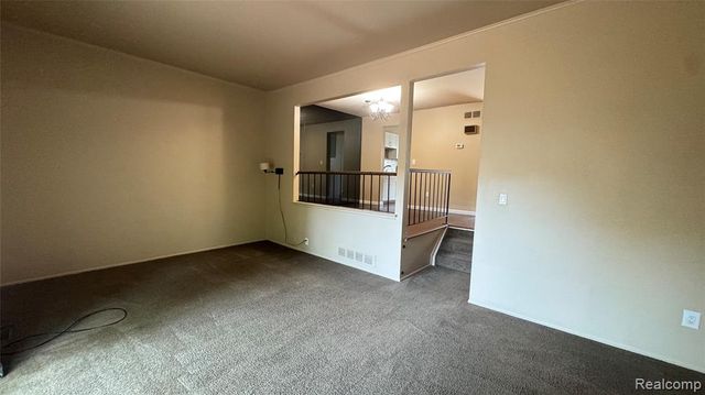 5043 Buckingham, Troy, MI 48098