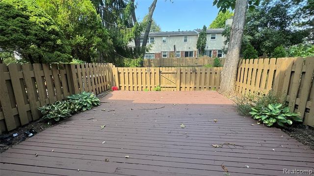 5043 Buckingham, Troy, MI 48098