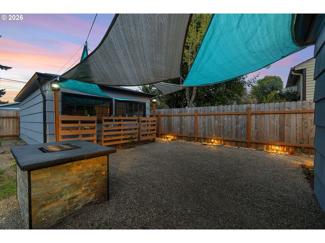 3716 Se 70TH Ave, Portland, OR 97206