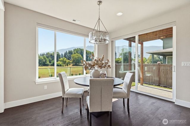 353 Zemp Way NE, North Bend, WA 98045