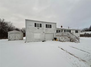 6377 E Atherton Road, Burton, MI 48519