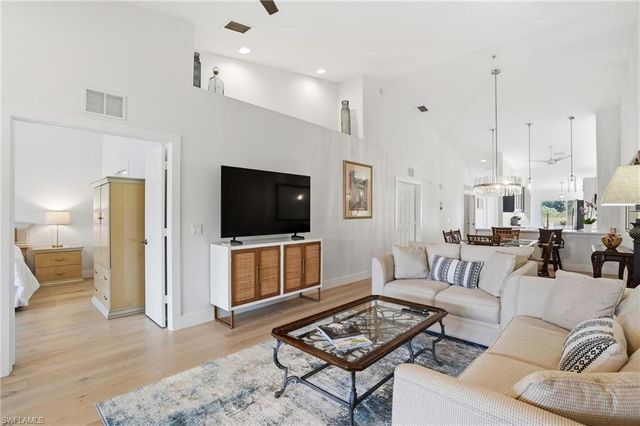 2386 Magnolia AVE 7816, Naples, FL 34112