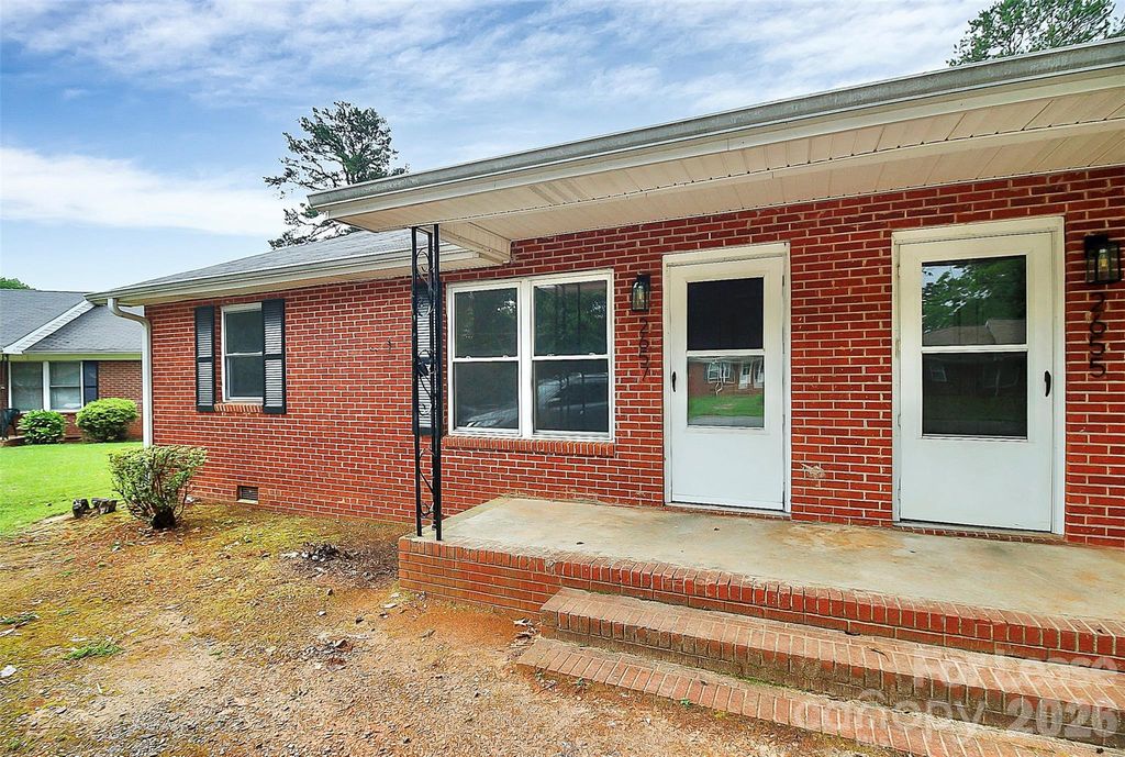 2657 Aden Avenue, Gastonia, NC 28054