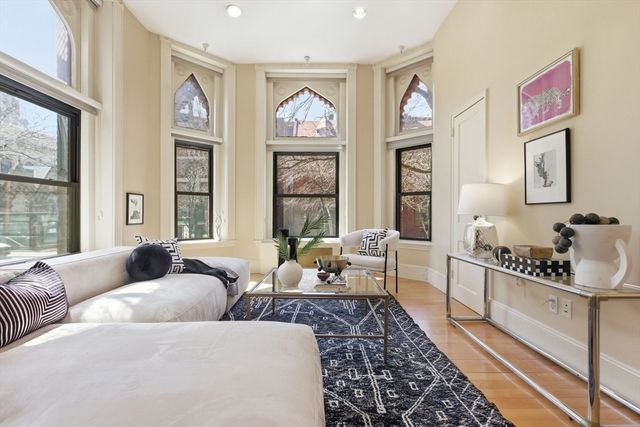 271 Dartmouth 1F, Boston, MA 02116