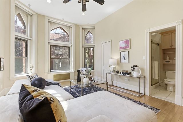 271 Dartmouth 1F, Boston, MA 02116