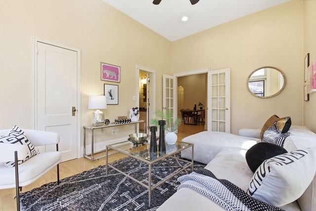 271 Dartmouth 1F, Boston, MA 02116