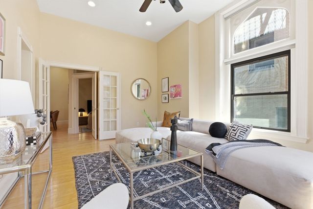 271 Dartmouth 1F, Boston, MA 02116