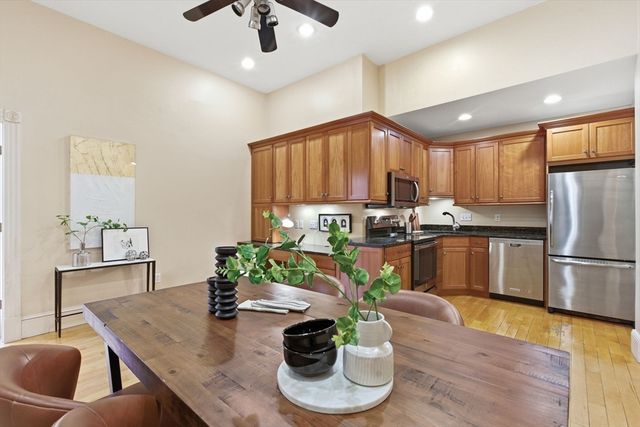 271 Dartmouth 1F, Boston, MA 02116