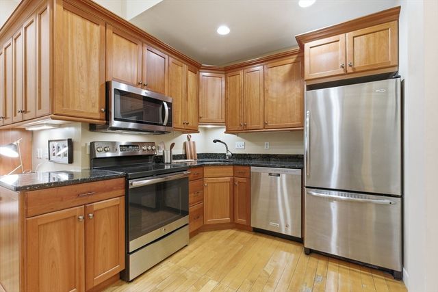 271 Dartmouth 1F, Boston, MA 02116