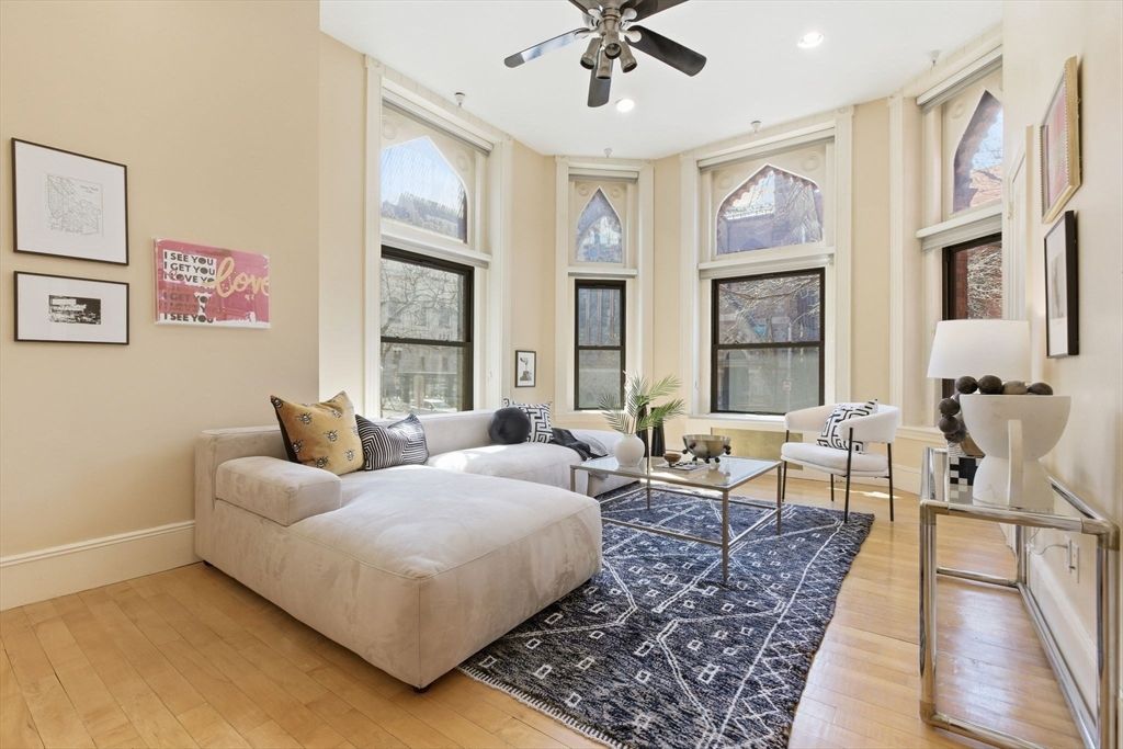 271 Dartmouth 1F, Boston, MA 02116