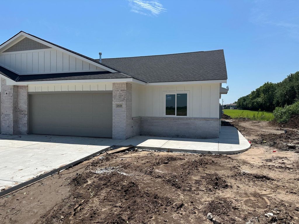 2121 W Elk Ridge Ave, Goddard, KS 67052