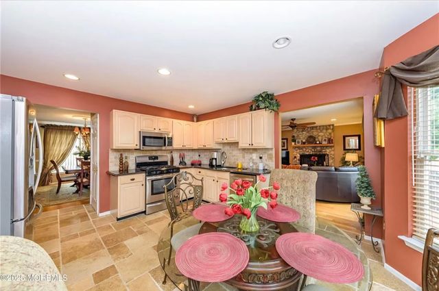 10 Heritage Drive, Englishtown, NJ 07726