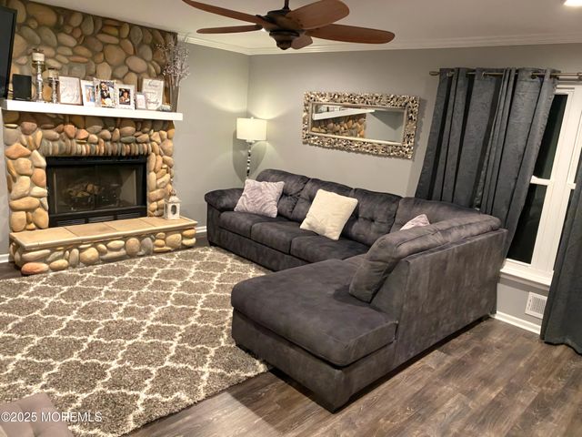 10 Heritage Drive, Englishtown, NJ 07726