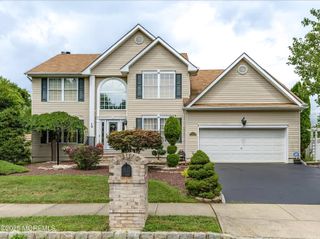 10 Heritage Drive, Englishtown, NJ 07726