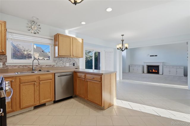 51343 Fantasia Drive, Macomb Township, MI 48042