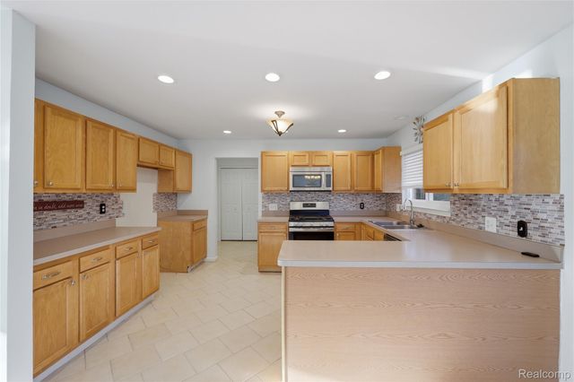 51343 Fantasia Drive, Macomb Township, MI 48042