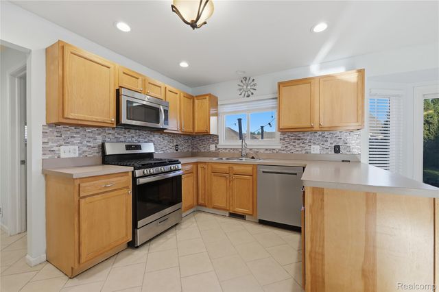 51343 Fantasia Drive, Macomb Township, MI 48042