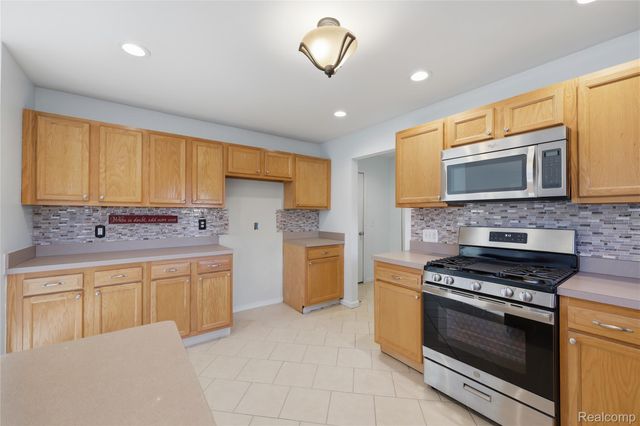 51343 Fantasia Drive, Macomb Township, MI 48042