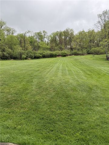 27 Christine Dr, Cheswick, PA 15024
