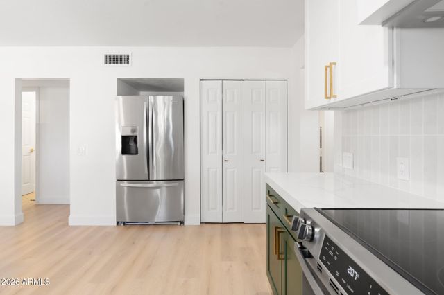 18428 N 42ND Street, Phoenix, AZ 85032