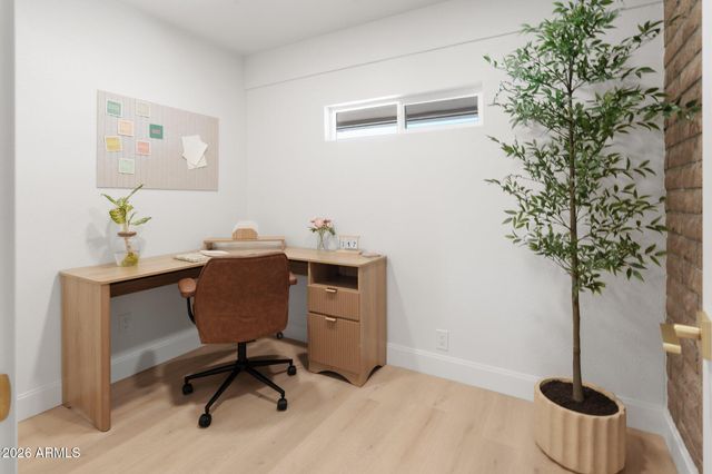 18428 N 42ND Street, Phoenix, AZ 85032