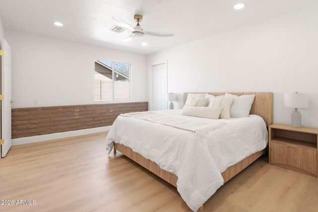 18428 N 42ND Street, Phoenix, AZ 85032