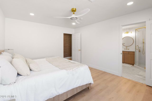 18428 N 42ND Street, Phoenix, AZ 85032