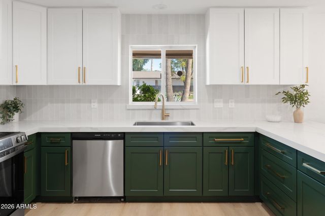 18428 N 42ND Street, Phoenix, AZ 85032