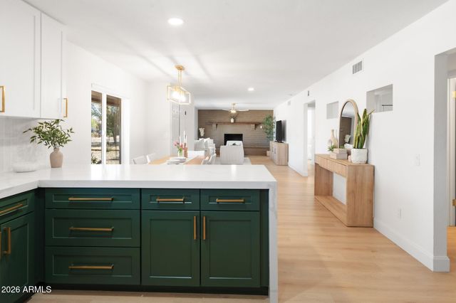 18428 N 42ND Street, Phoenix, AZ 85032