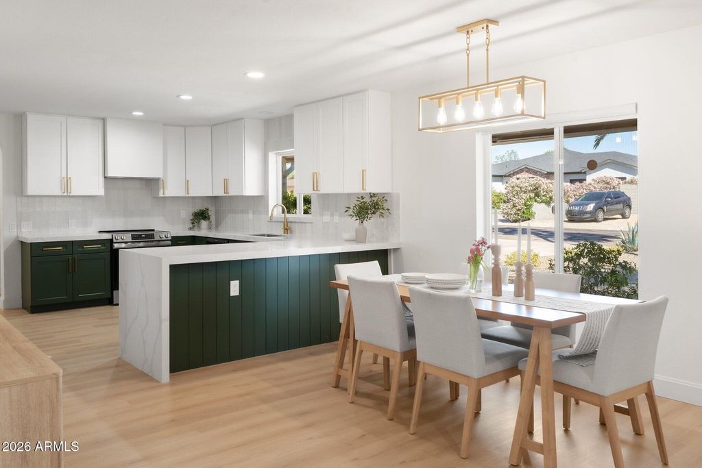 18428 N 42ND Street, Phoenix, AZ 85032