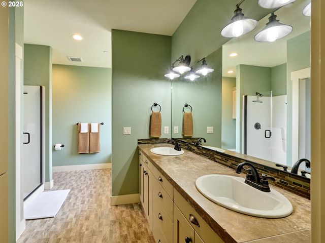 1508 CRESTVIEW Dr, Silverton, OR 97381