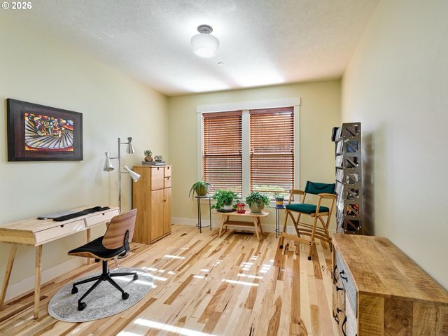 1508 CRESTVIEW Dr, Silverton, OR 97381