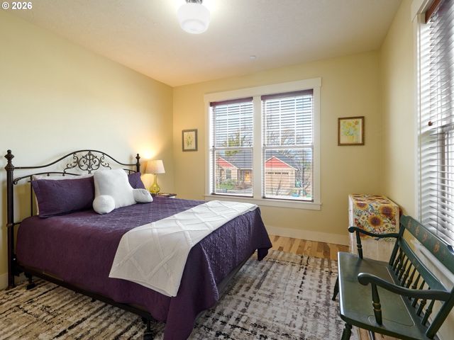 1508 CRESTVIEW Dr, Silverton, OR 97381