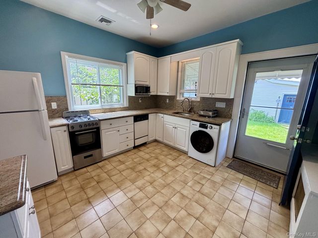 42 Bella Vista Avenue, Glen Head, NY 11542